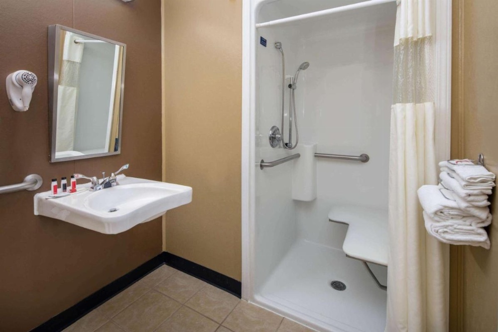 Microtel Inn & Suites by Wyndham Columbia Two Notch Rd Area Image 13