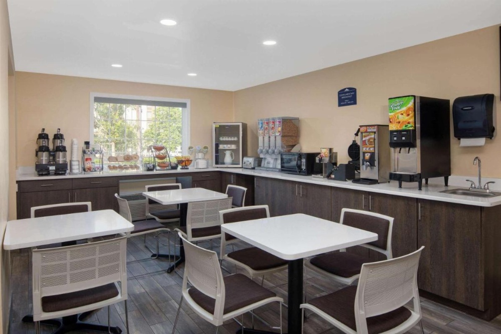 Microtel Inn & Suites by Wyndham Columbia Two Notch Rd Area Image 19