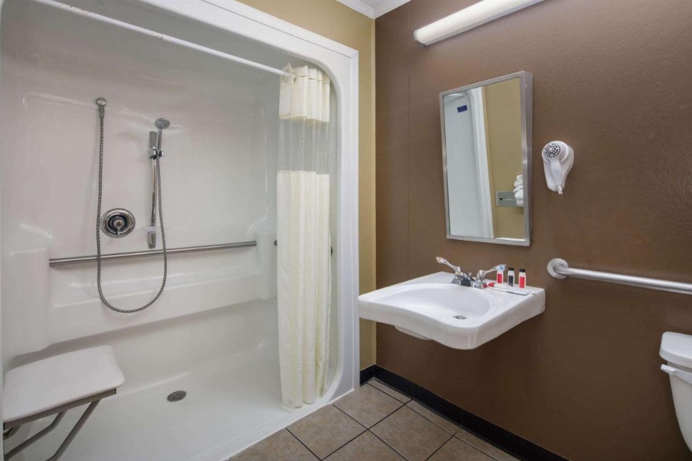 Microtel Inn & Suites by Wyndham Columbia Two Notch Rd Area Image 21