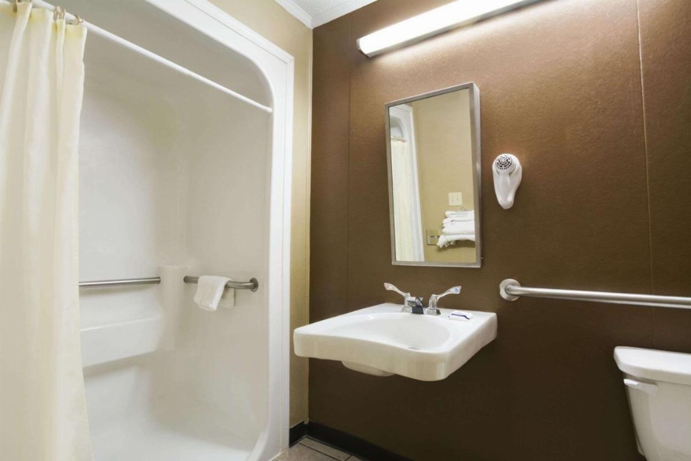 Microtel Inn & Suites by Wyndham Columbia Two Notch Rd Area Image 31